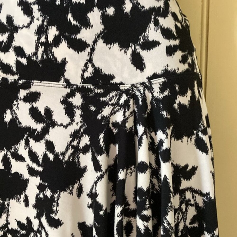 Max Studio Pull-On Skirt | Size S | Black/White Abstract Pattern